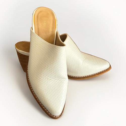 Arider girl white snake - arider,