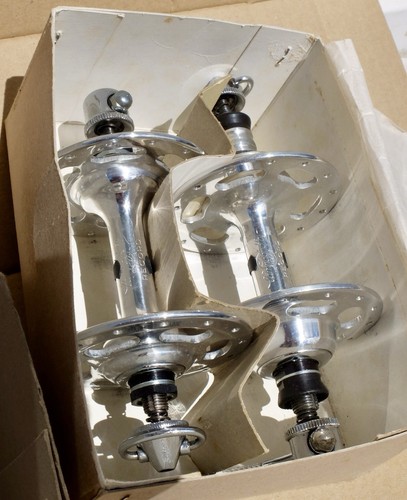 Campagnolo record hub - •,