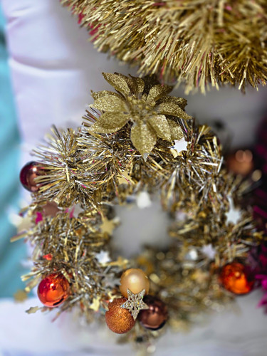 Hand made gold - hand, tinsel