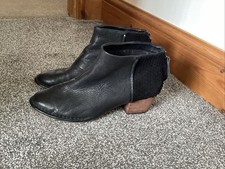 Clarks Women's Boots Size 7 D