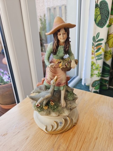 Capodimonte large figurine 178 - figurine,