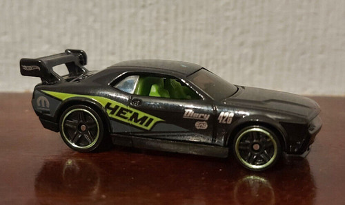 Hot wheels dodge challenger - hot,