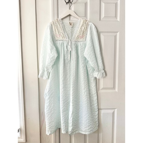 Carriage court vintage mint - carriage,