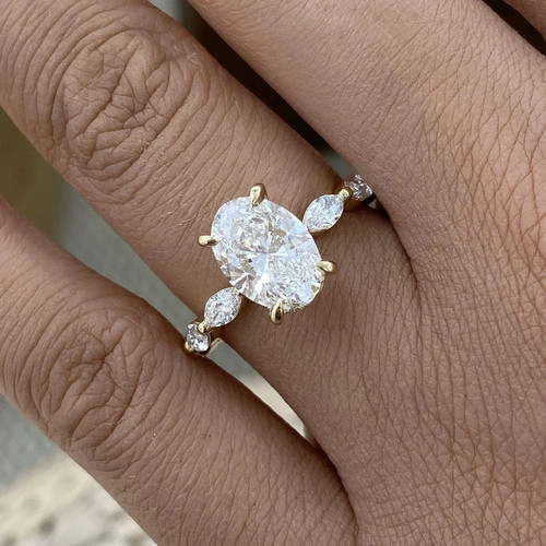 Oval diamond ring carat - 2.80,