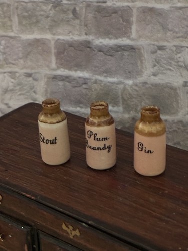 Dolls house scale - dolls, 1/12