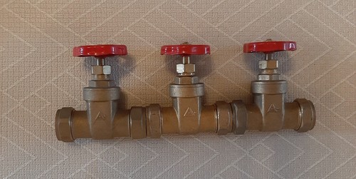 Brass gate valve with - , red
