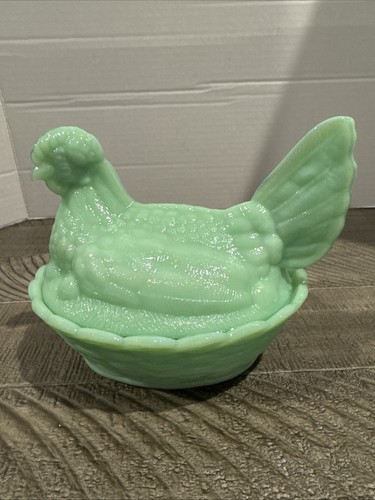 Unmarked green glass - unmarked, hen