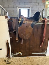 Black/Tan Kimberly Superior Poley Australian Stock Saddle. Horse