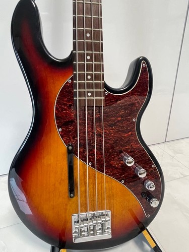 Line6 variax bass - variax, modeling