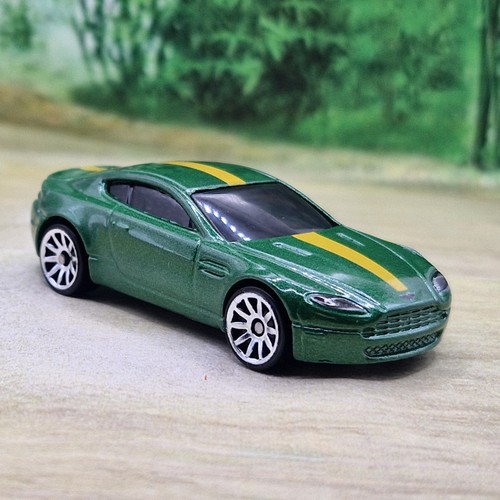 Hot wheels aston martin - hot,