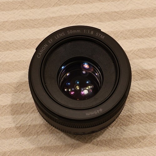 Canon 50mm 8 stm - f/1.8, prime