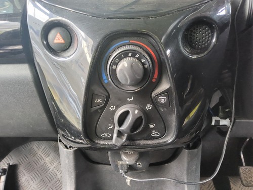 Heating switches toyota aygo - toyota,