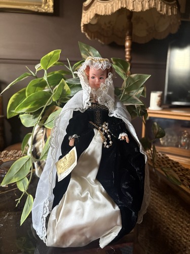 Original 1960s tudor mary - 1960s,