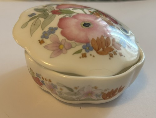 Wedgwood meadow sweet - wedgwood, meadow-sweet