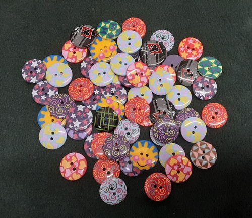 Job lot 100g printed buttons - lot,