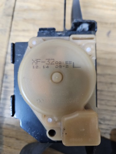 Toyota hilux seat belt - toyota,