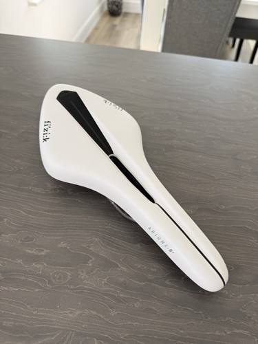 Fizik saddle white - fizik, in