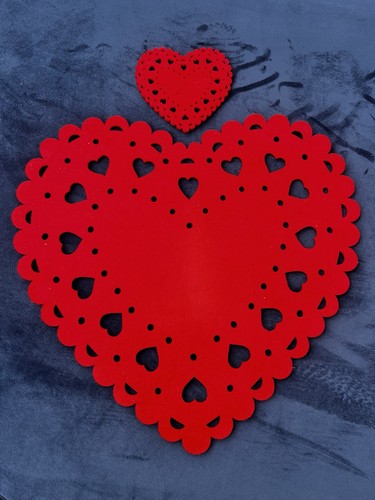 Red felt heart - red, table