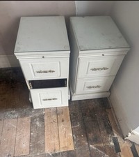 Pair of Vintage Bedside Cabinets with Glass Tops – White Shabby Chic – 2 Drawer