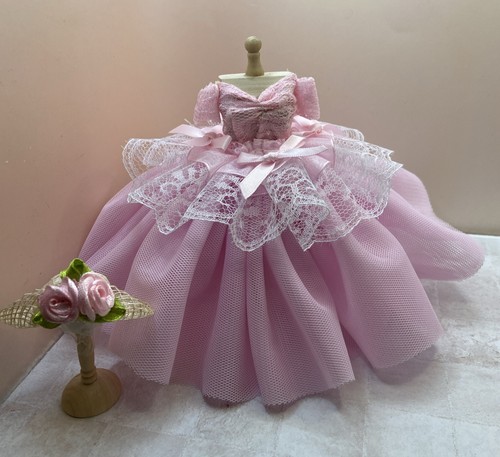 Dolls house accessory - dolls,