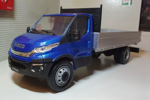 Iveco daily flatbed drop - 1:36,