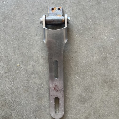 Universal solo seat hinge - universal,