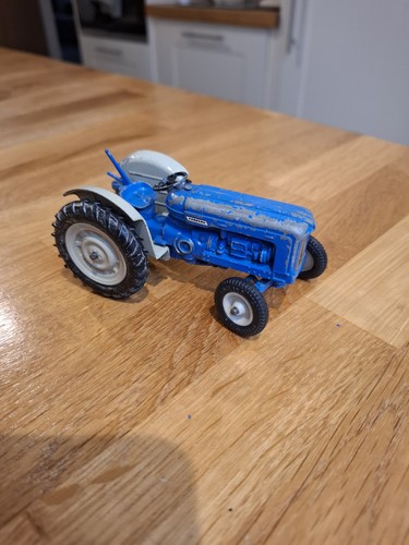 Britains farm toys vintage - britains,