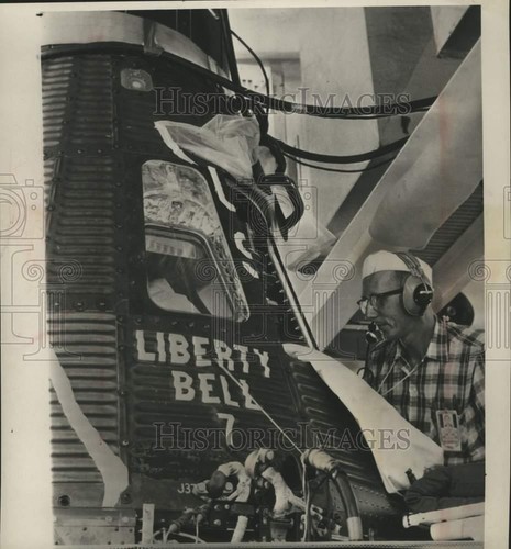 1961 press photo - 1961, technician