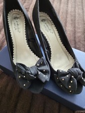 Atmosphere Open Toes Shoes Size 6