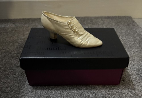 Just the right shoe miniature - right,