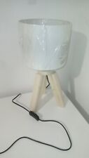 Trigoes Tripod solid wood lamp