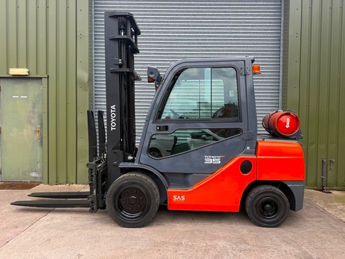 Forklift fork lift - forklift/fork, lift/forklift