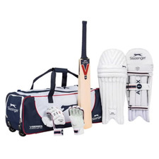 Slazenger V200 Academy Cricket