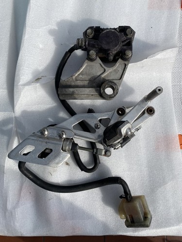 Suzuki gsx gsxr 750 footrest - suzuki,
