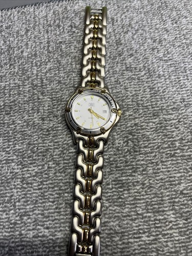 Carvel men watch working - carvel,