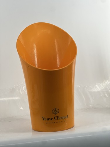 Veuve clicquot champagne - clicquot,