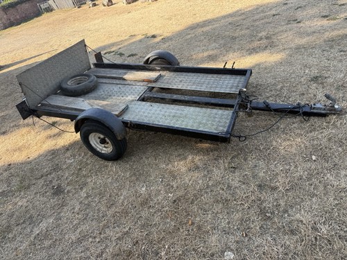 Tilt bed trailer - , lawn