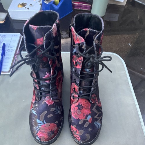 Pavers womens floral - pavers,