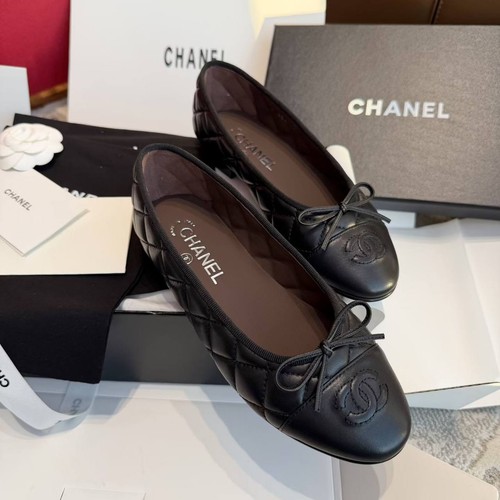 Chanel black leather ballet - ,