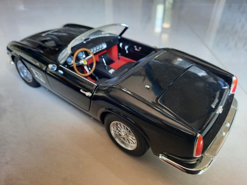 Hot wheels elite ferrari - 1:18,