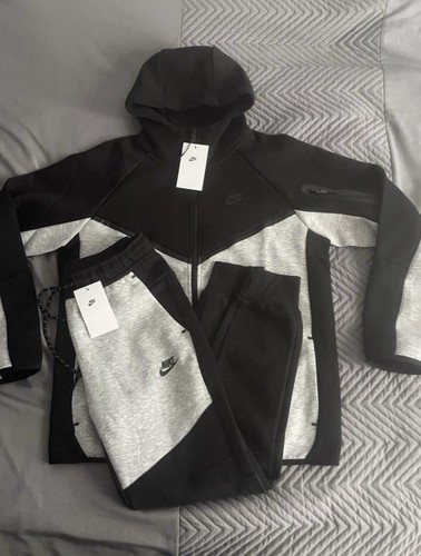 Nike tech fleece - new, season