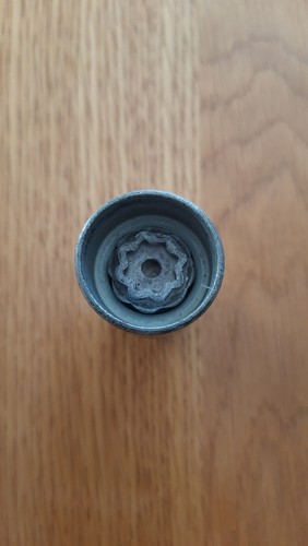 Renault locking wheel nut - locking,