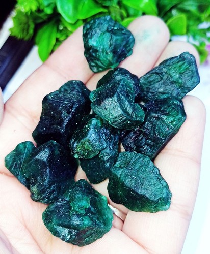 Natural emerald rough 212 - natural,