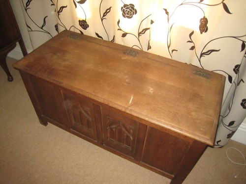 Oak hinged blanket box - , chest