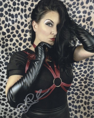Horror movie actress - , &
