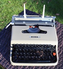 Olivetti Lettera 22 Portable