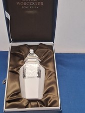 Royal Worcester Black&White England Scenes Lidded Small Temple Jar 3863 with Box