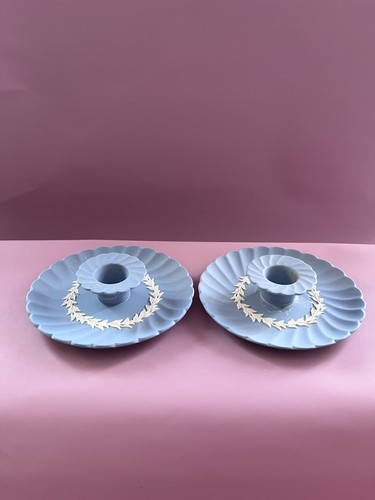 Pair vintage wedgwood pale - of,