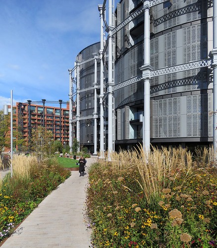 Photo 12x8 gasholder - photo,