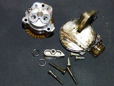 GENUINE YAMAHA SRX 4 SRX400 1985 -90 ENGINE OIL PUMP AND STRAINER